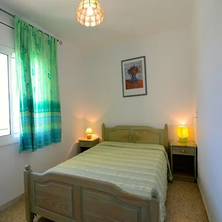 In Riells Beachfront Retreat * L' Escala